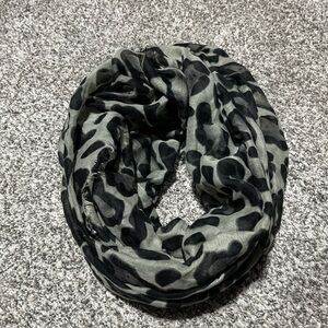 Women's Black and Gray Animal Print Infinity Scarf Charming Croft And Barrow Y2K